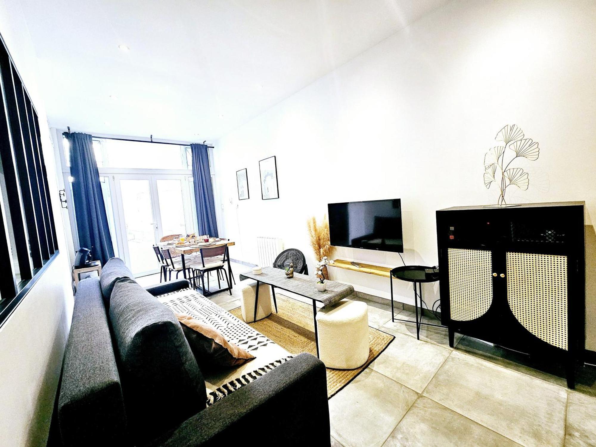 Refuge Urbain - Ideal Pro, Familles & Amis - Le Calme En Hypercentre - Wifi Haut Debit - Netflix - Machine A Laver - Gare, Cathedrale, Commerces, Restaurants & Transports En Commun A Moins De 10 Minutes A Pied Reims Exterior photo